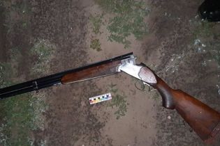 В Днепропетровской области пьяный мужчина палил из ружья по кустам: ранен 16-летний юноша