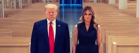 В строгом платье от Dior и на шпильках: Мелания Трамп сходила в храм