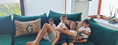 Папины девочки: Роналду поделился милым фото своих дочерей