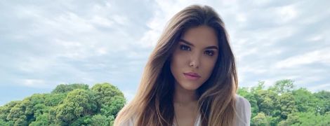 Співачка Assol у монокіні похизувалася стрункою фігурою