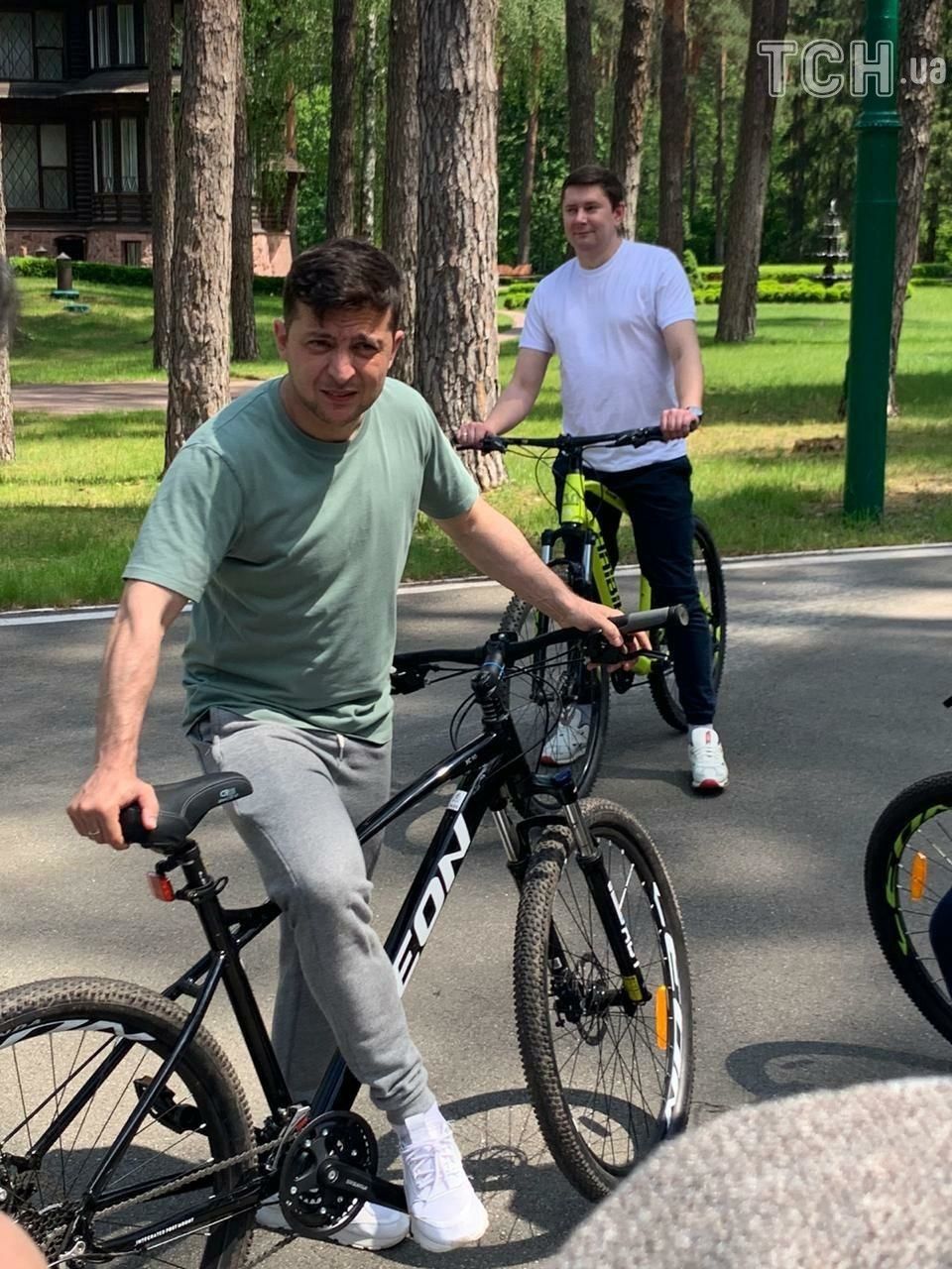 Зеленський на велосипеді