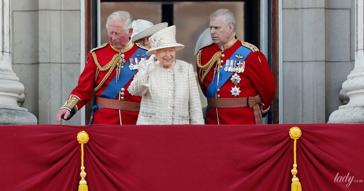 Королева Елизавета II готовится к параду: вспоминаем прошлогоднее торжество ко дню рождения монарха