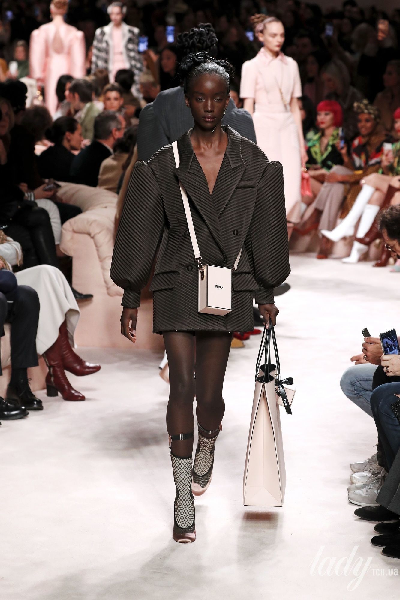 Коллекция Fendi прет-а-порте сезона осень-зима 2020-2021_4