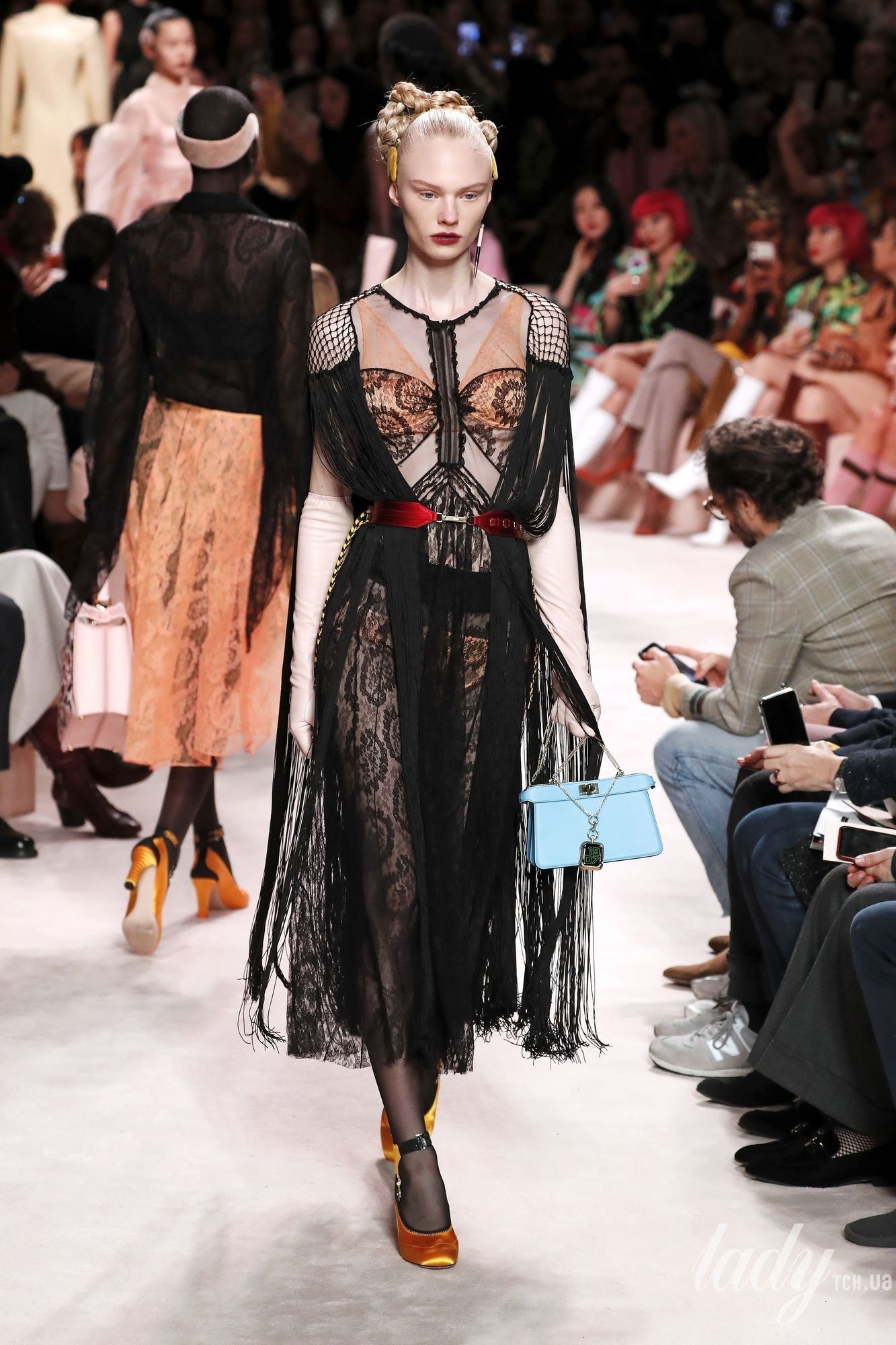 Коллекция Fendi прет-а-порте сезона осень-зима 2020-2021_50