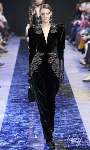 Блузы с бантами и рукав "баранья нога" в коллекции Elie Saab сезона осень-зима 2020-2021