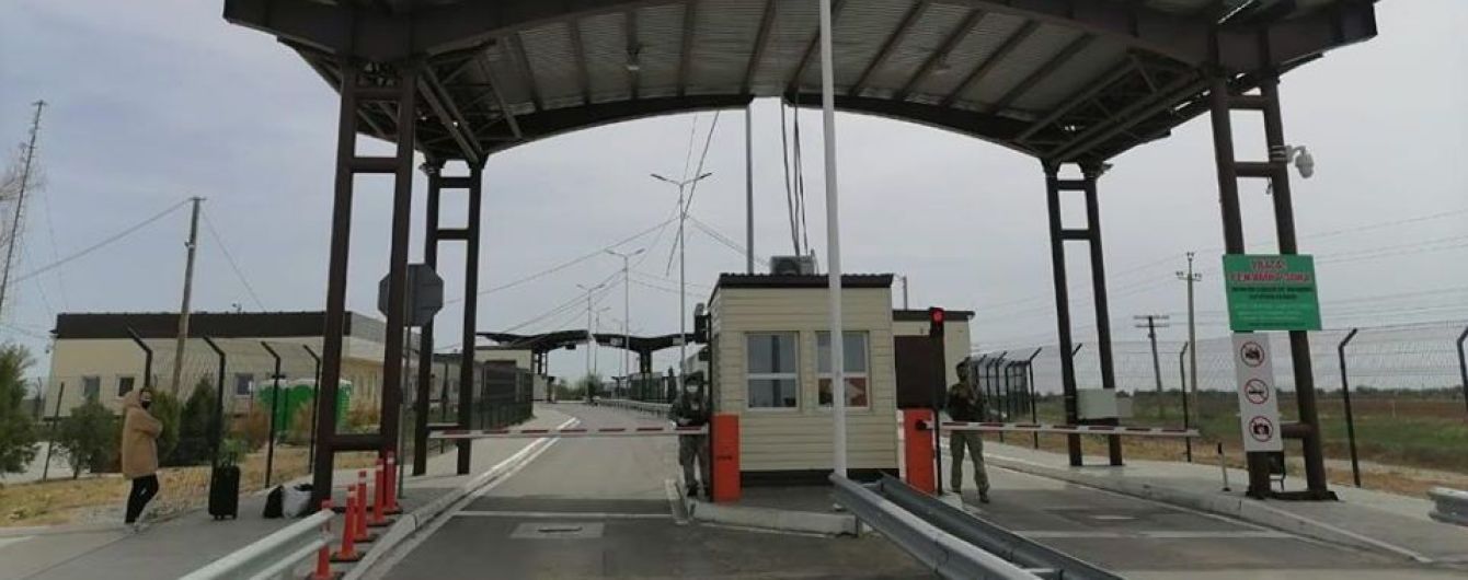 Україна закриває КПВВ на адмінкордоні з Кримом до кінця літа