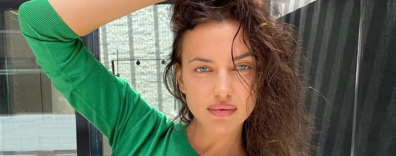 Яка гарна: Ірина Шейк в смарагдовому топі позувала перед камерою