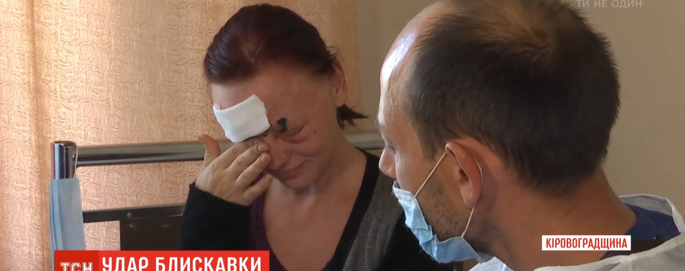 Підлетів дах: у Кіровоградській області блискавка зруйнувала будинок та травмувала жінку