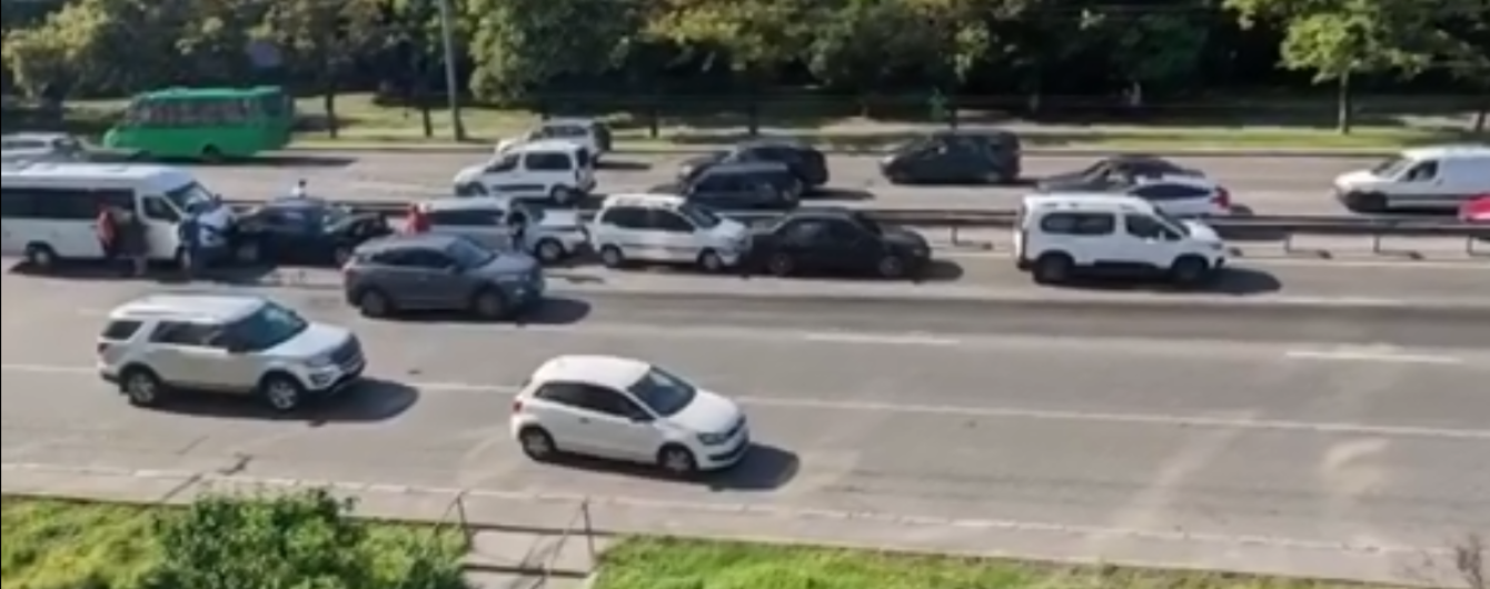 В Киеве произошло дистанционное ДТП с участием шести авто
