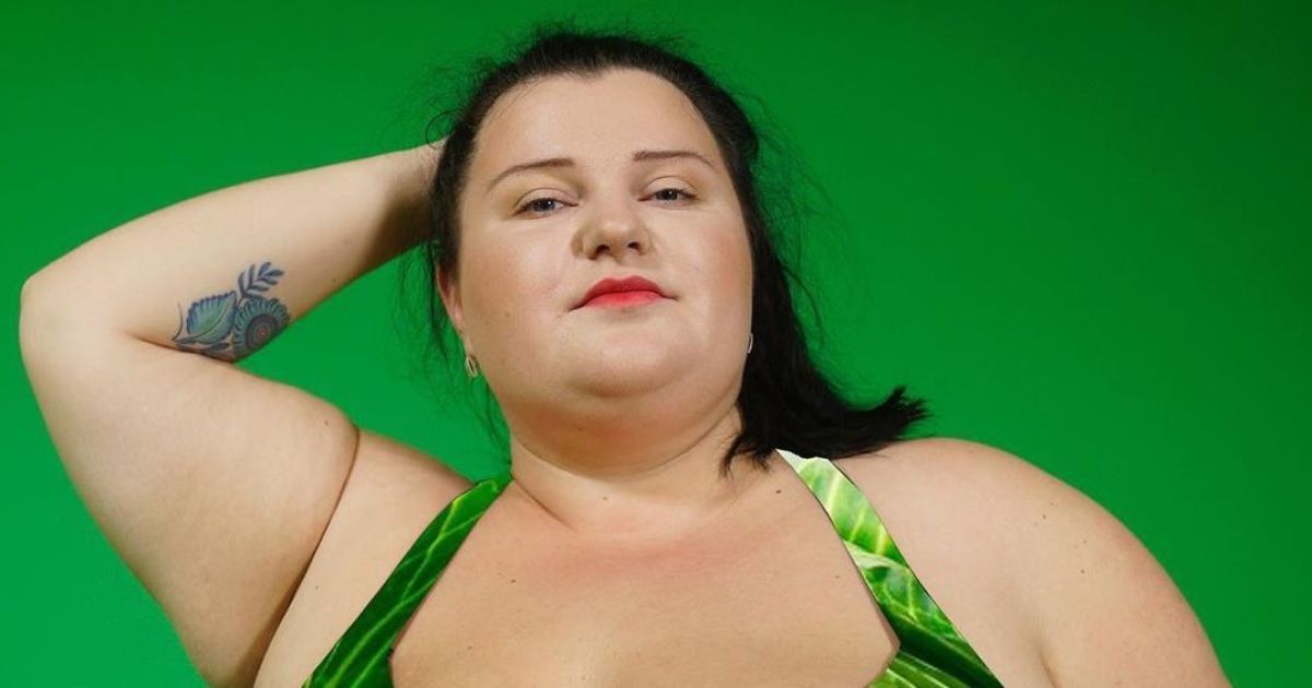 alyona alyona у помаранчевому ліфчику облилася медом і повторила образ Кардашян