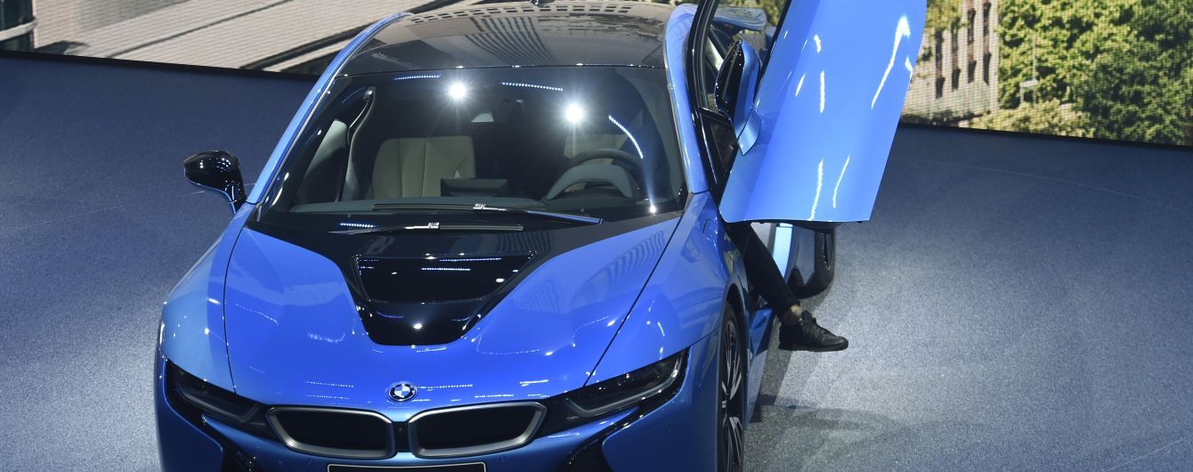 BMW вывела в свет последний экземпляр гибридной модели
