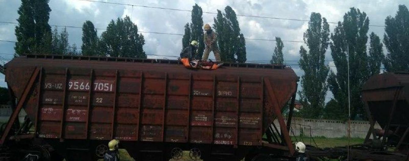 В Киевской области из-за удара тока погиб ребенок, который вылез на товарный вагон