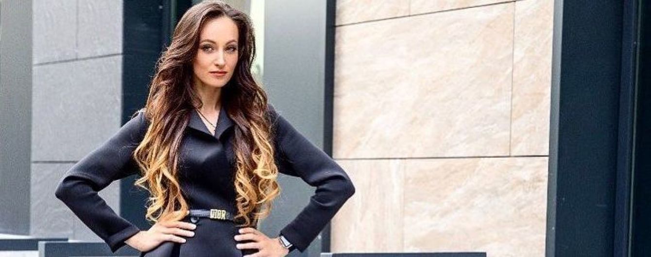 Ексдружина Володимира Остапчука у рожевому сексі-комплекті зайнялася спортом