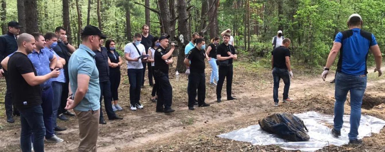 У Київській області у лісі знайшли закопаними тіла чоловіка і жінки, які зникли безвісти