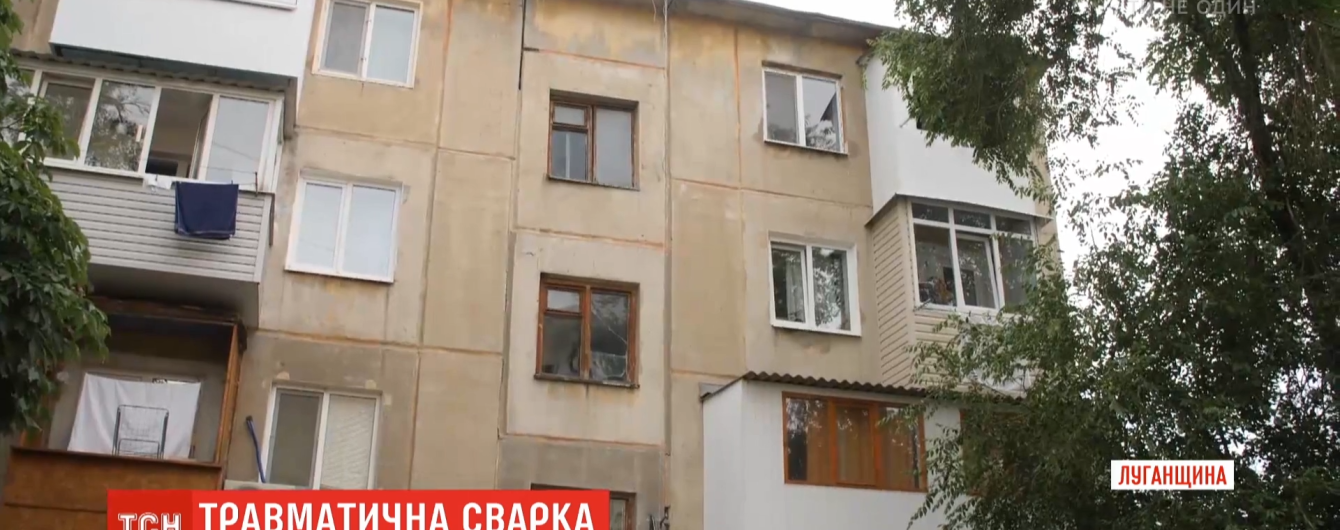 В Северодонецке полицейский, который сбросил с четвертого этажа жену, продолжает ходить на работу