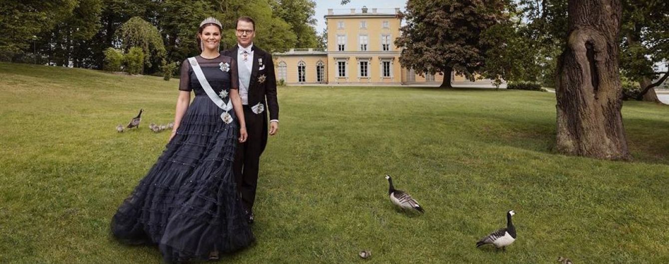 Напередодні річниці весілля: королівський двір поділився фотосесією кронпринцеси Вікторії та її чоловіка Деніеля