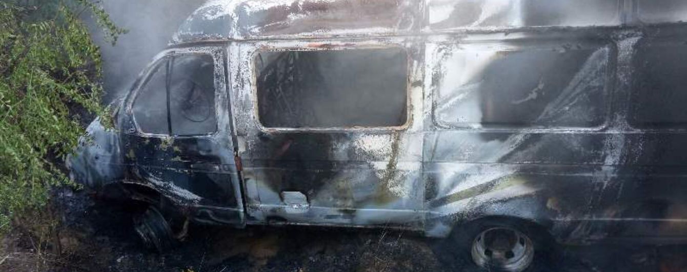 На одеській трасі на ходу спалахнула "Газель"