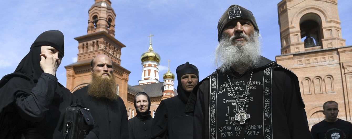 В России духовный наставник Поклонской и ковид-диссидент с боевиками захватил женский монастырь