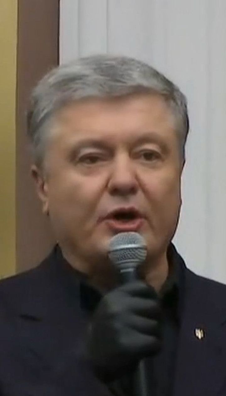 Порошенко сказал, что ему предлагали взятку в виде изменения меры пресечения