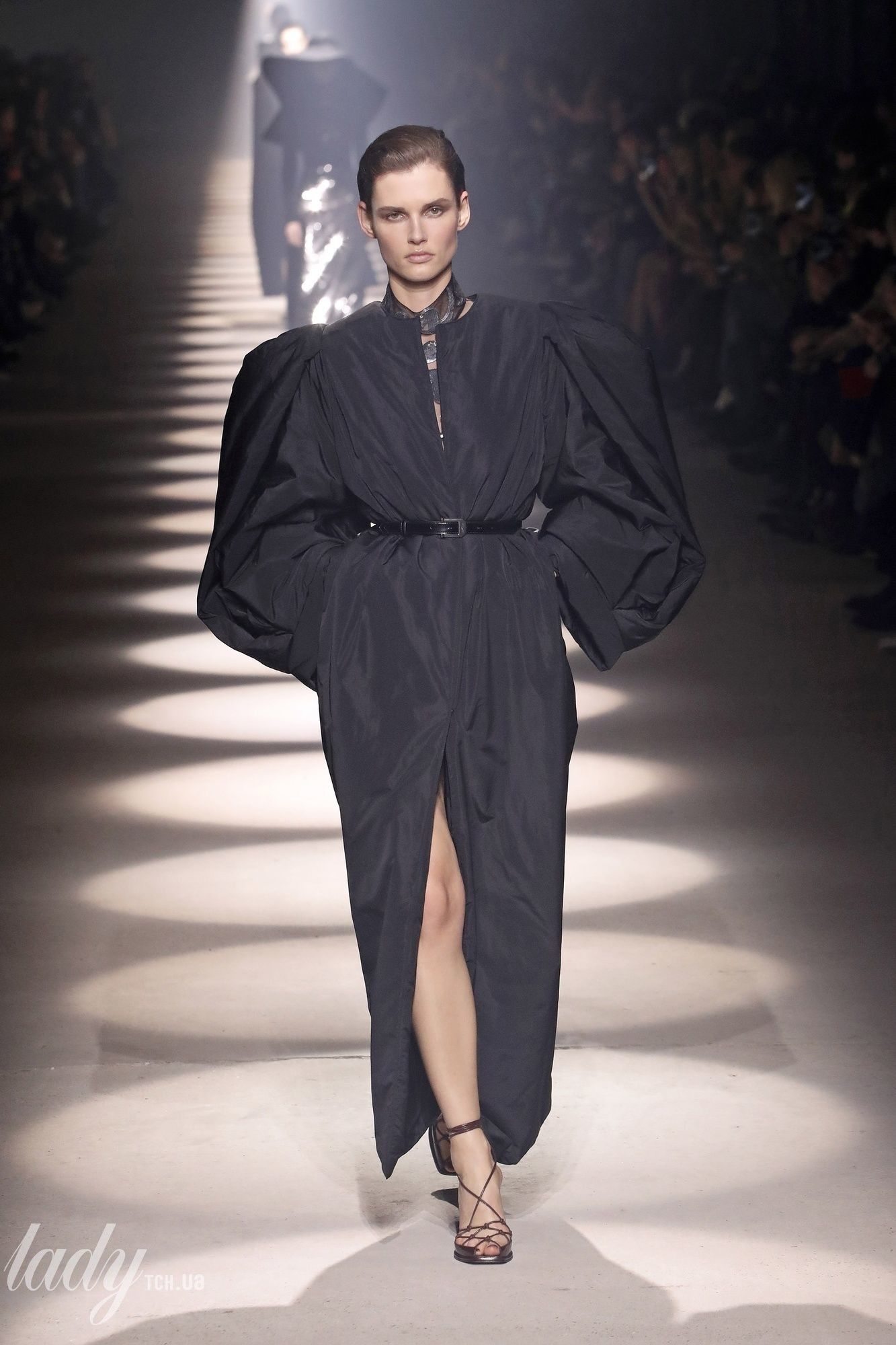 Коллекция Givenchy прет-а-порте сезона осень-зима 2020-2021_31