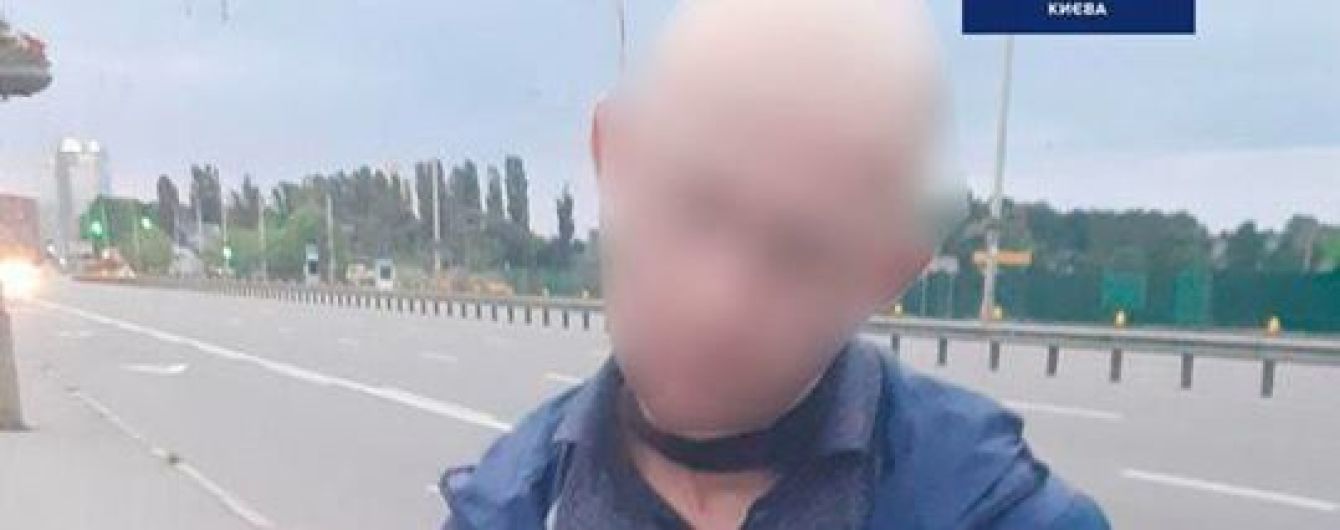 У Києві молодик переносив наркотики у медичній масці