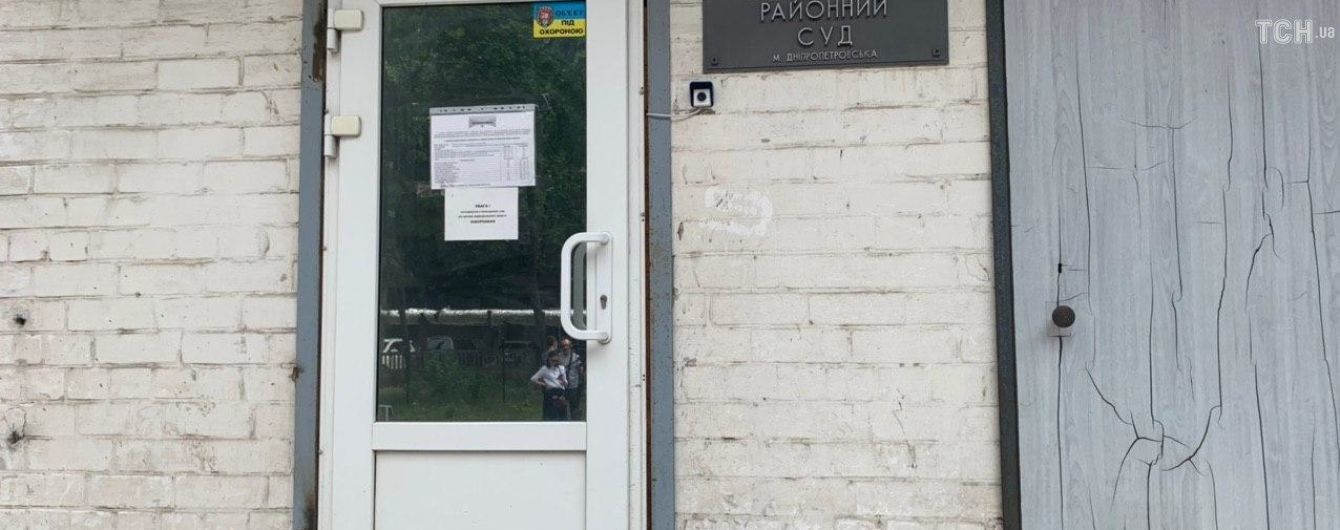 Вбивство поліцейського у Дніпрі: слідчі розповіли, чому підозрюваному одразу не надягли кайданки