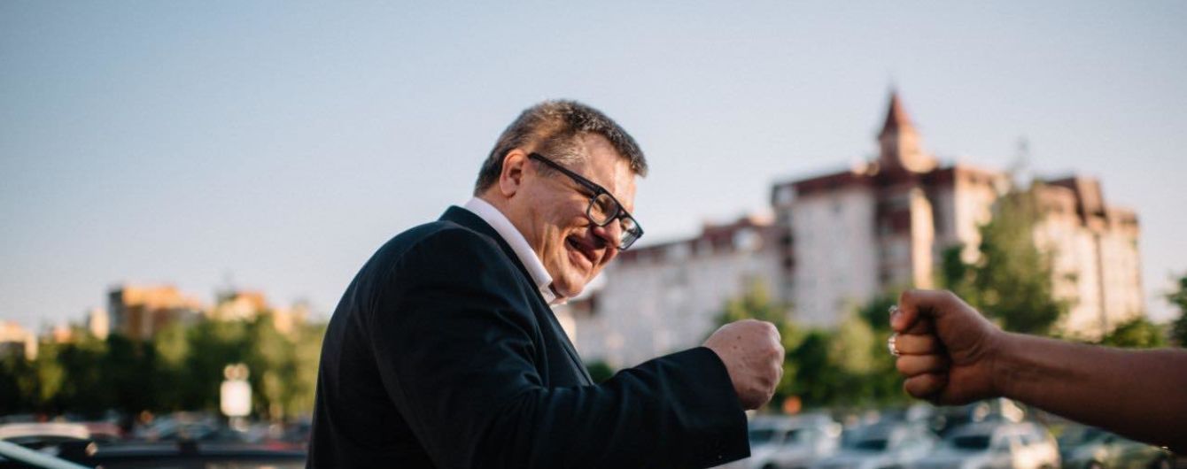 Затриманому кандидату в президенти Білорусі висунули звинувачення: протести тривають