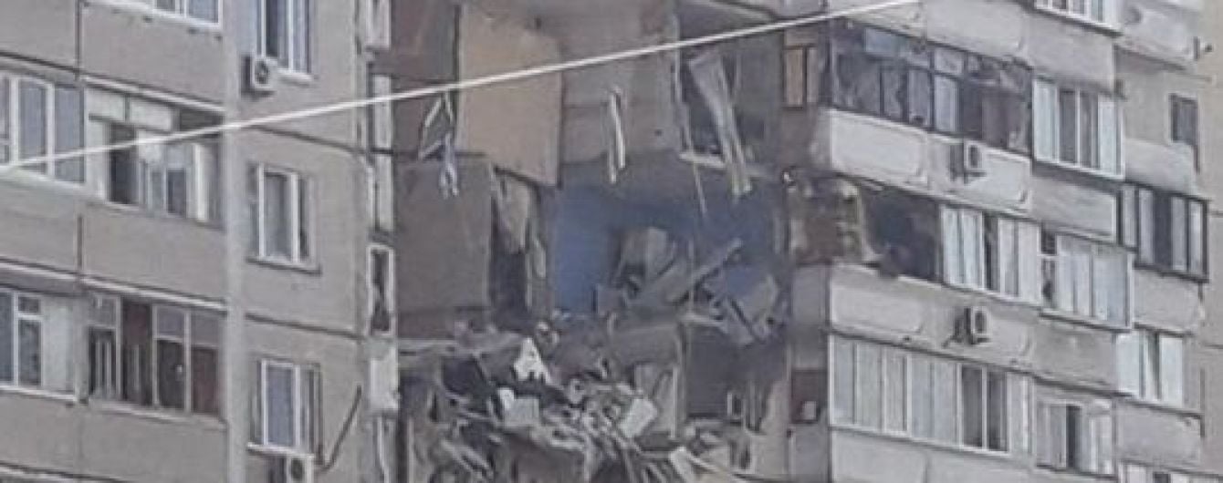 В Киеве произошел взрыв в многоэтажке: в Сети опубликовали видео разрушенных квартир