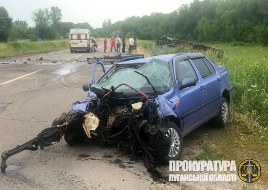 У Луганській області внаслідок ДТП з копом постраждали дев'ять людей