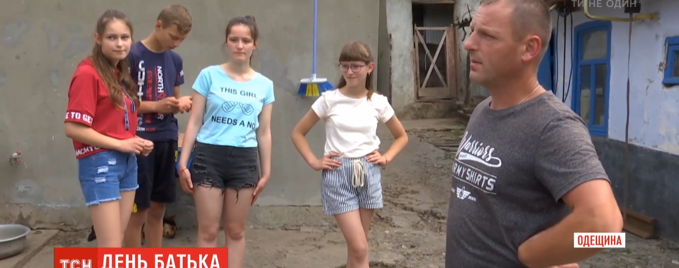 Гордо називає себе "найщасливішим батьком": українець вдало поєднує роботу та виховання чотирьох дітей