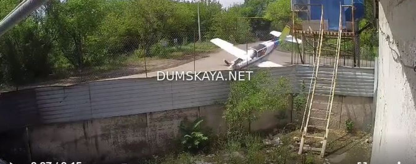 З’явилось відео катастрофи літака в Одесі, у якій загинули двоє пілотів