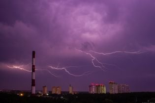 Град, шквали та сильні зливи: в Україні оголосили штормове попередження