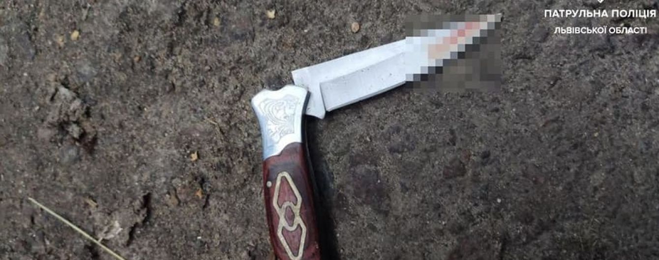 У сквері Львова жінка порізала чоловіка: потерпілий у реанімації