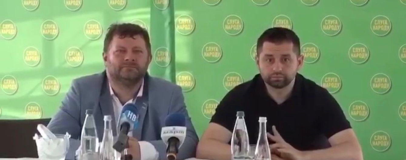 "Баба робоча, як корабельна сосна": Арахамія і Корнієнко "неформально" обговорили колегу по фракції