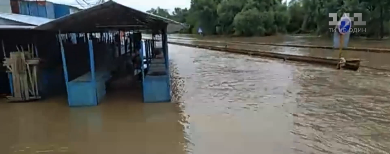 Паводок в Черновцах: вода начала заливать Калиновский рынок