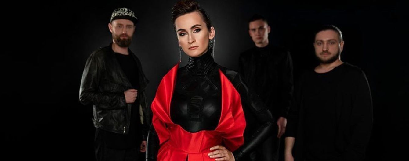 Солистка Go_A Екатерина Павленко засветила фигуру в купальнике