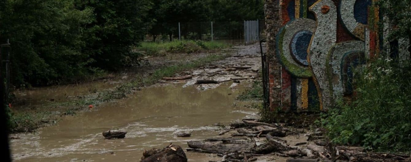 Паводок відступає: в Івано-Франківську вже на 1,5 метра впав рівень води у річках