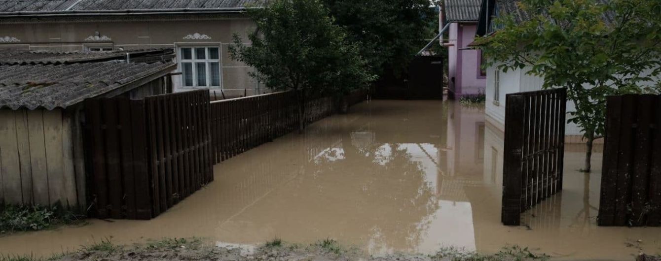 Подтопленные дома, размытые дороги, отсутствие водоснабжения: в Черновцах подсчитали предварительные убытки разрушительных паводков
