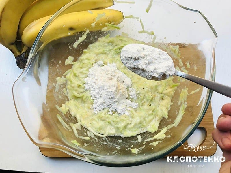 Оладьи из кабачков с бананом_5