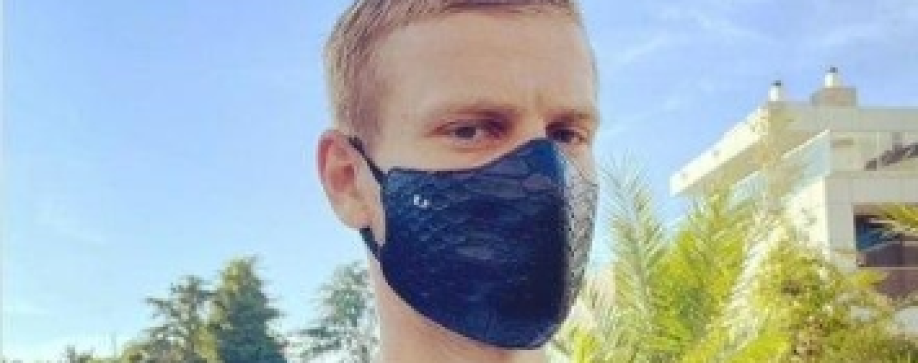 Російський футболіст, який сидів у в'язниці, похизувався захисною маскою зі шкіри крокодила