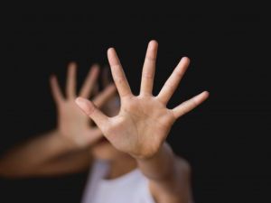 Жители Сум протестовали, потому что полиция пыталась замять дело об издевательствах подростков над мальчиком