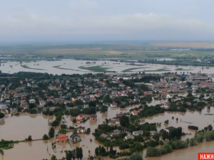 Люди перебралися на верхні поверхи або сидять на горищах: ситуація на Буковині та Прикарпатті, які постраждали від негоди
