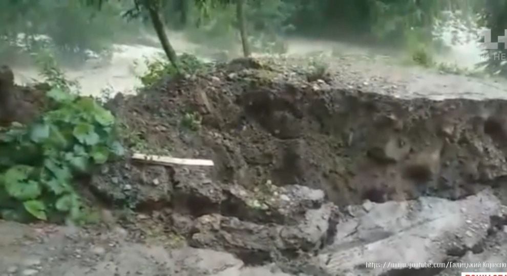 Відео - Повінь на Буковині та Прикарпатті: кадри стихійного лиха ...