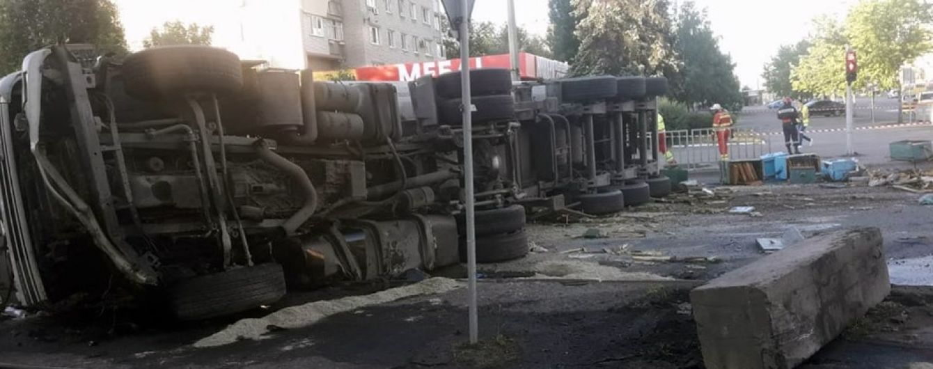 В Днепре микроавтобус с пчелами столкнулся с грузовиком: погиб мужчина и мальчик
