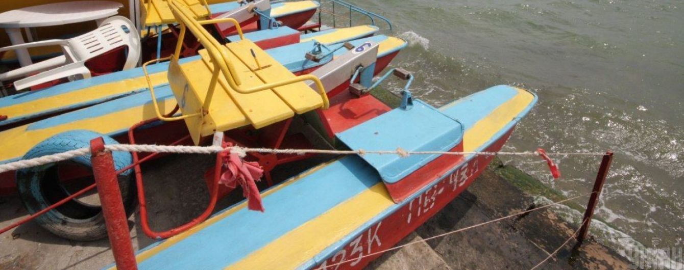 В Черкассах отец случайно сбросил сына с катамарана и спас из воды, а сам погиб