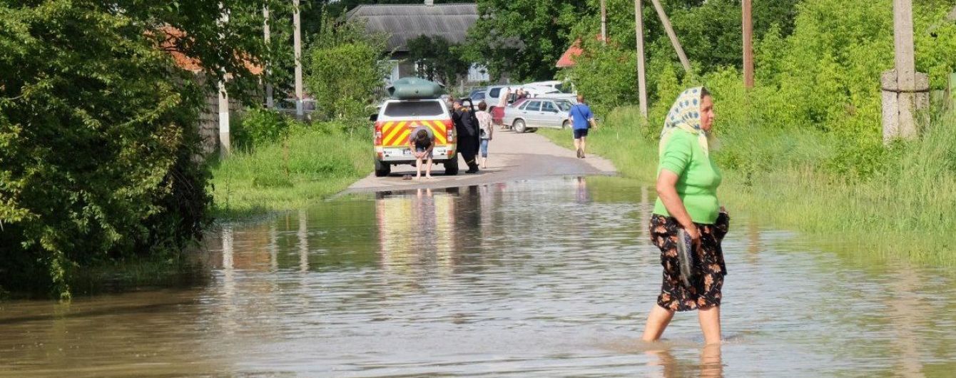 В Карпатах расчистили дороги до туристических направлений