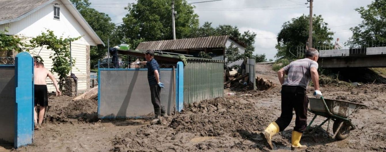 Возможна вспышка тифа, дизентерии и гепатита А: в Минздраве дали рекомендации пострадавшим от наводнений