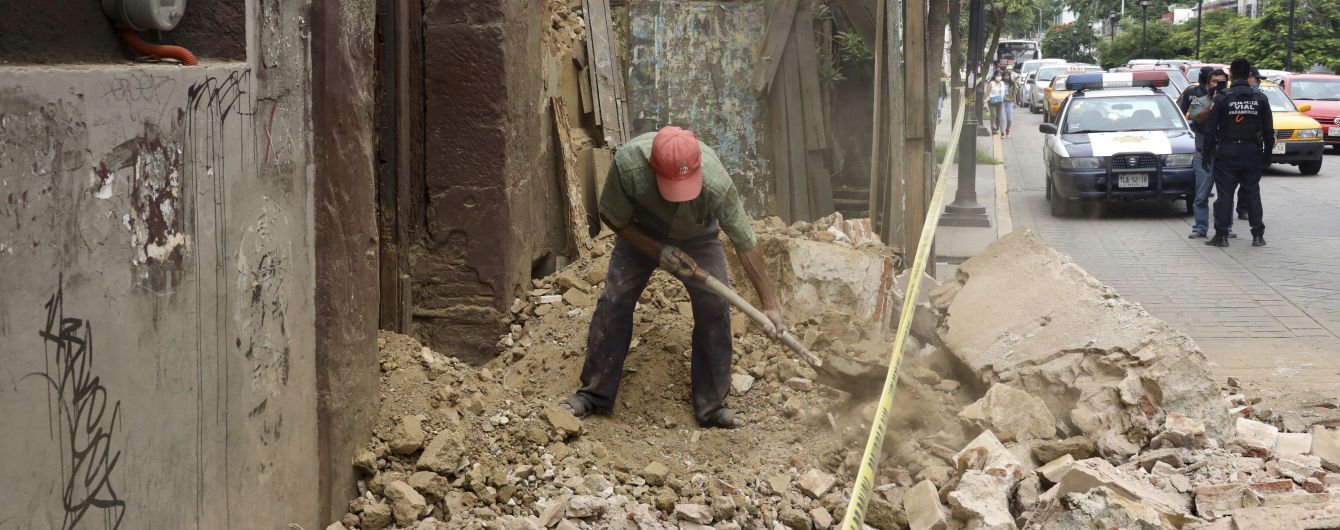 В Мексике землетрясение магнитудой 7,5 унесло жизни по меньшей мере десяти человек