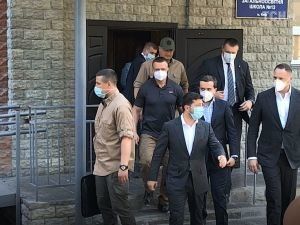 Зеленський вручив квартири 12 постраждалим від вибуху на Позняках родинам
