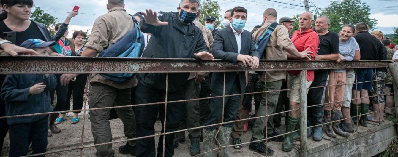 "Затоплене майже все" - Зеленський про свої враження від паводку на Прикарпатті